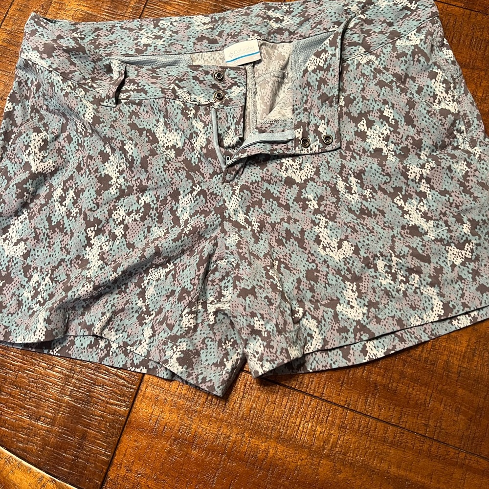 Stylish multi colored Women's Shorts. Has 4 pockets with mesh lining